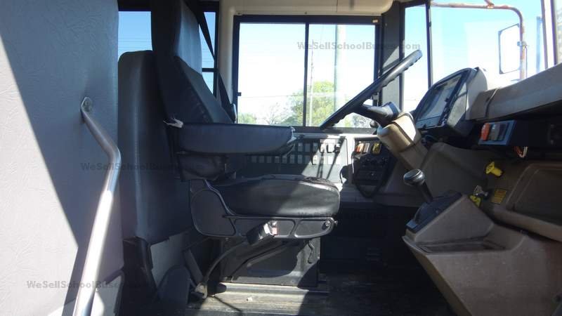 DSC01113 2006 Freightliner Thomas MBE924 7 row short bus clean florida used school buses.jpg