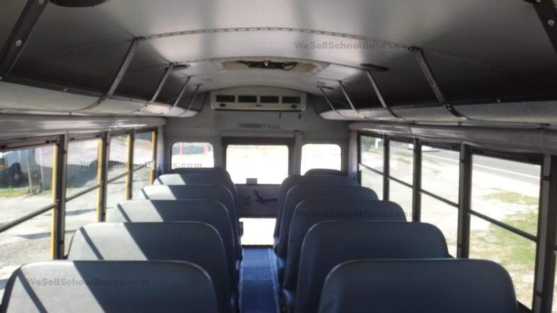 DSC01117 2006 Freightliner Thomas MBE924 7 row short bus clean florida used school buses.jpg