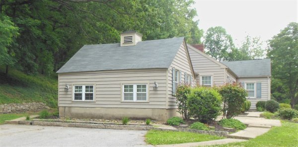 2-Front Patio 3.JPG