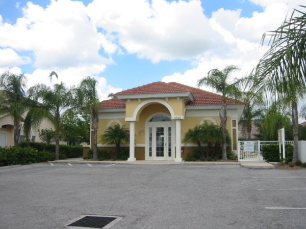 3714 Pool clubhouse.jpg